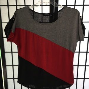 Diagonal color-block knit dress shirt.